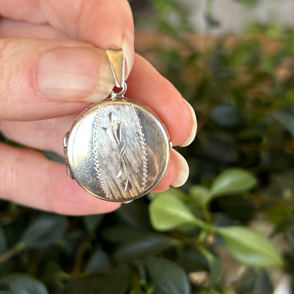 Vintage 1950s Sterling Silver Round Locket Pendant